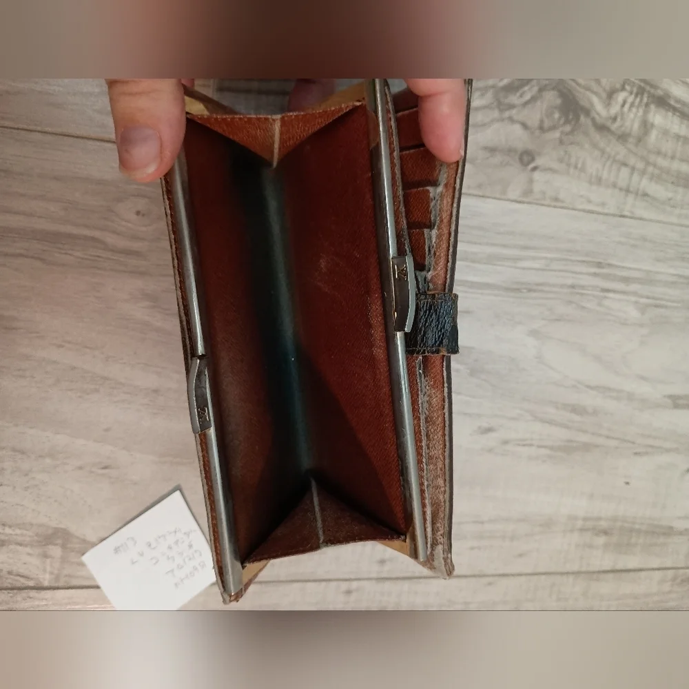 Authentic Louis Vuitton Viennois Kisslock Wallet - Picture 7 of 15